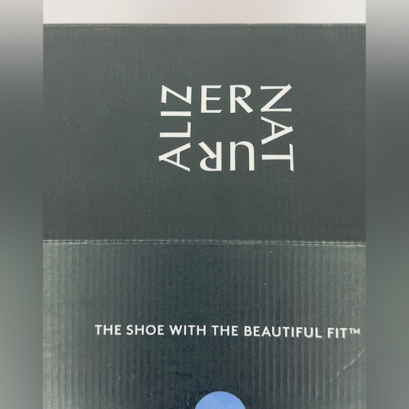 Naturalizer Maxwell Black Patent Toe Cap Accentuates the Black Leather F… - Picture 8 of 9